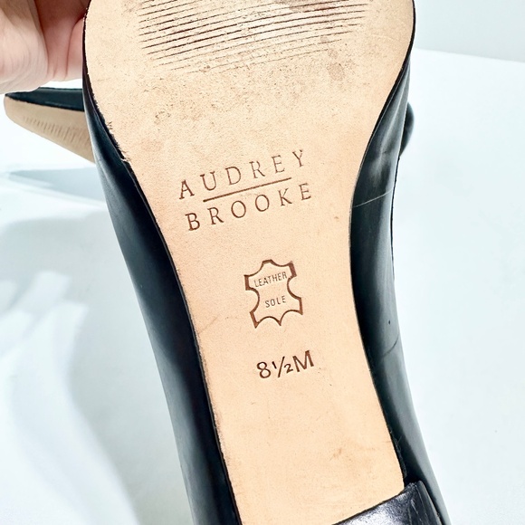 Audrey Brooke Black Leather Pumps Women’s Size 8.5 2.5” Heel Tassel Bow Classic - Picture 9 of 10